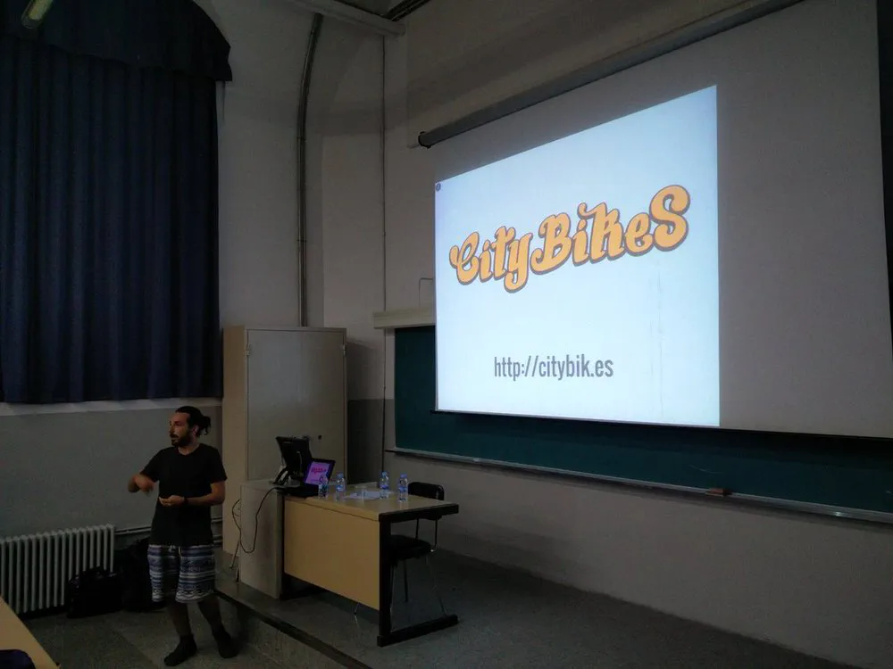 Citybik.es talk at @pybcn #pydaybcn16 #pydayes16