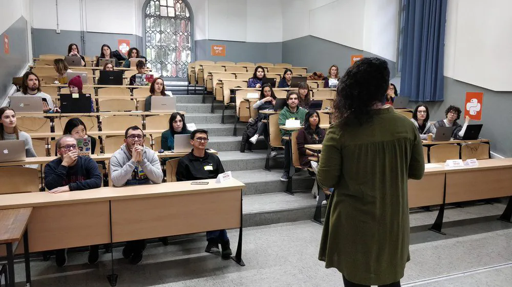 Introducing the #DjangoGirlsBCN event, by @EllaQuimica
