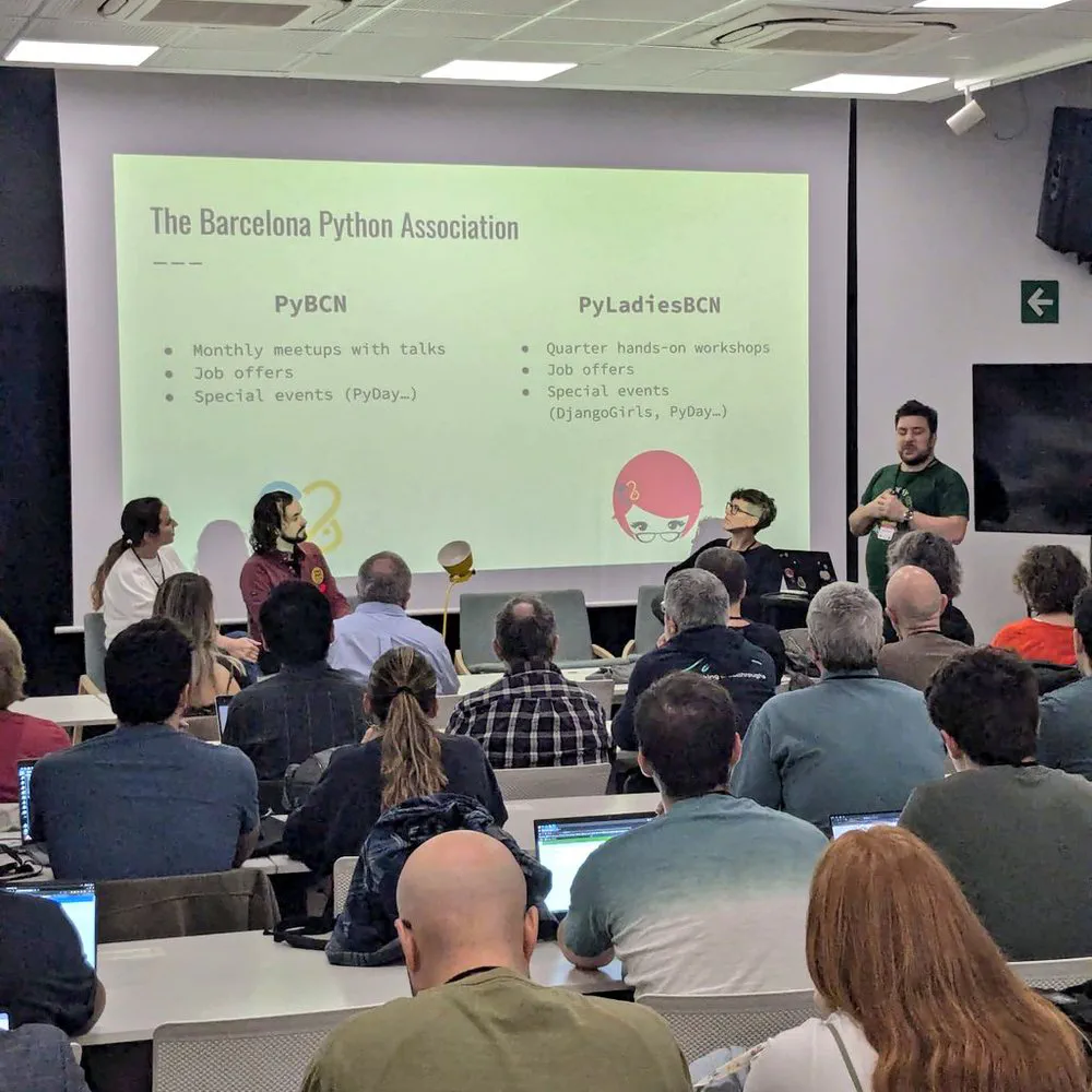 Today we're celebrating the #PyDayBCN! Welcome 👋, please get a seat!