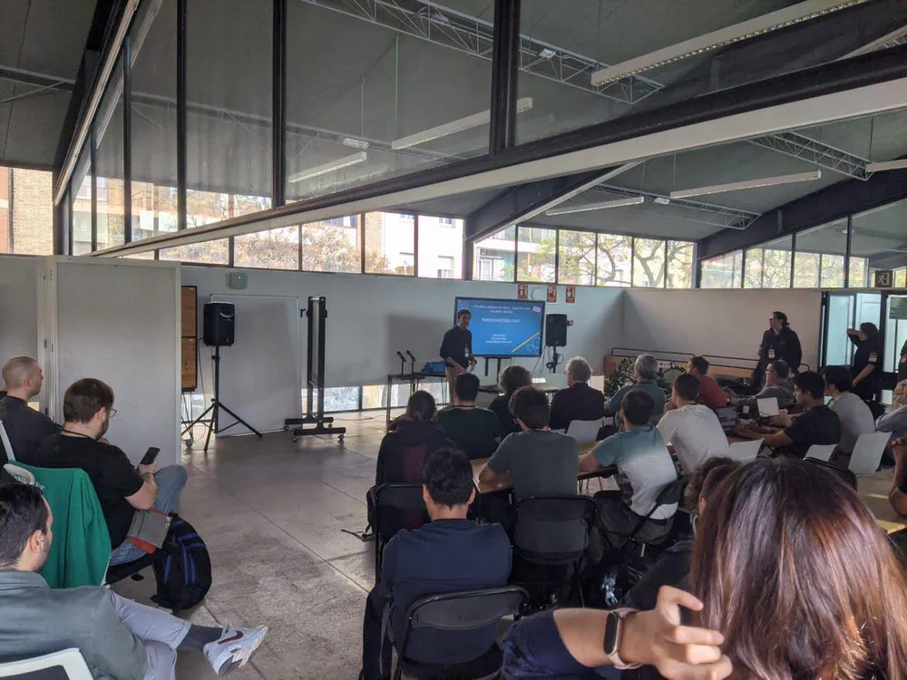 "A solution to store, catalog and visualize images using Django and Django Rest Framework" by Josep Sitjar Suñer