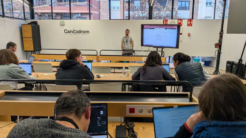 Photo of Fabric en Acción: conectando bloques, datos y magia en python