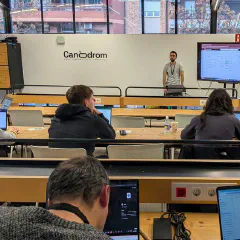 Photo of Fabric en Acción: conectando bloques, datos y magia en python